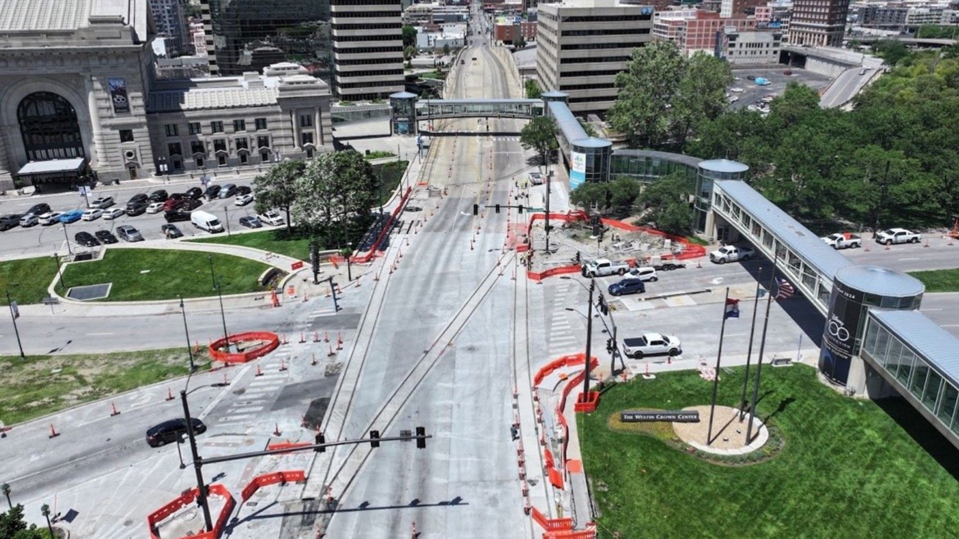Kansas City ramps up streetcar expansion with 24-hour construction to ...